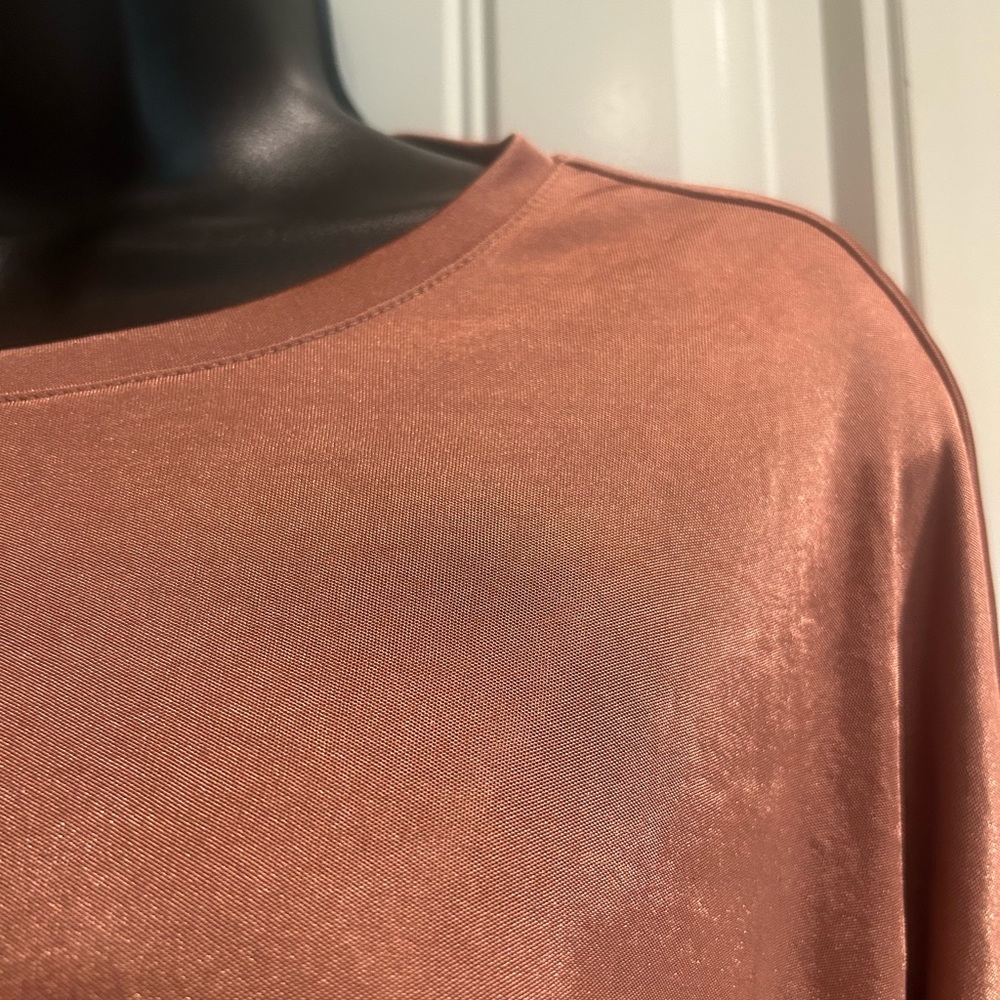 Express Flowy Ruched Sleeves Top - Picture 3 of 8